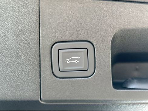 New 2025 Cadillac XT5 Luxury image 32