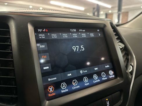 Used 2022 Jeep Cherokee Latitude Lux w/ Sun & Sound Group image 35