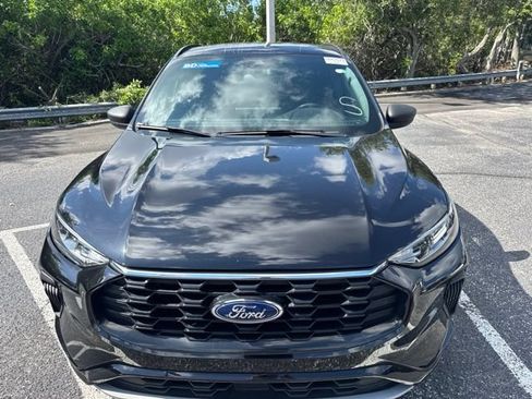 Used 2024 Ford Escape ST-Line w/ Tech Pack #1 FWD image 2
