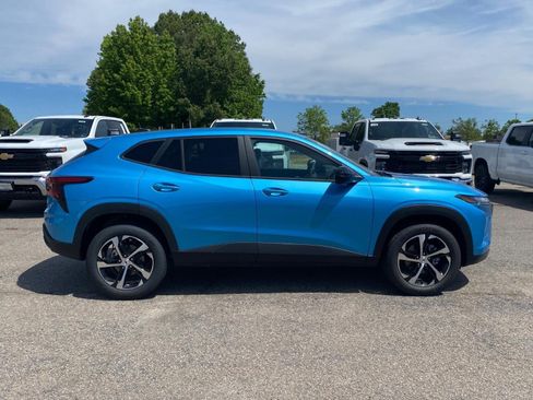 New 2026 Chevrolet Trax RS FWD image 2