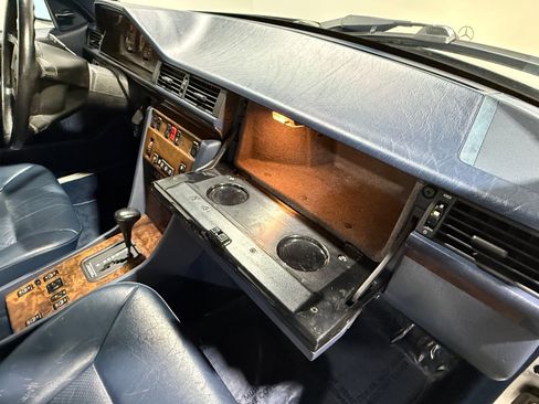 Used 1990 Mercedes-Benz 300 CE Coupe image 37