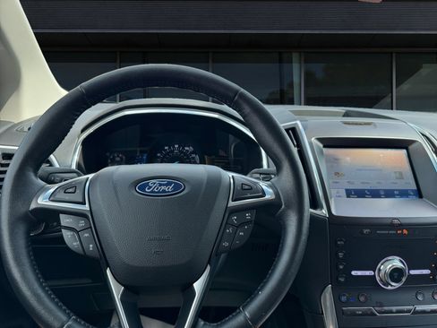 Used 2020 Ford Edge Titanium w/ Equipment Group 301A AWD/4WD image 4