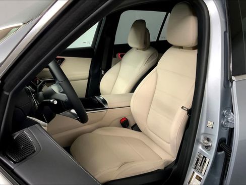 Used 2025 Mercedes-Benz GLC 300 4MATIC image 14