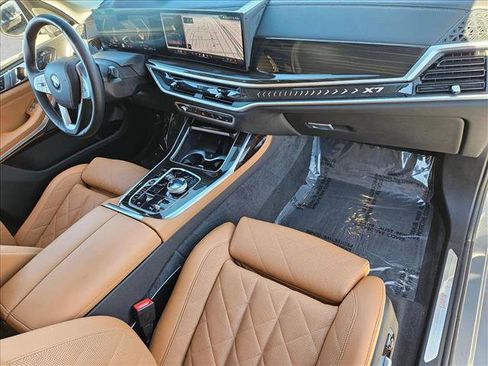 Used 2024 BMW X7 xDrive40i w/ Premium Package image 21