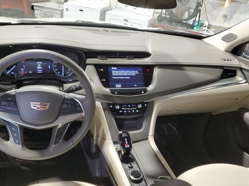 Used 2023 Cadillac XT5 Premium Luxury w/ LPO, Premium Carpet Package FWD image 19