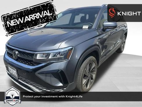 Used 2024 Volkswagen Taos SE AWD/4WD image 1