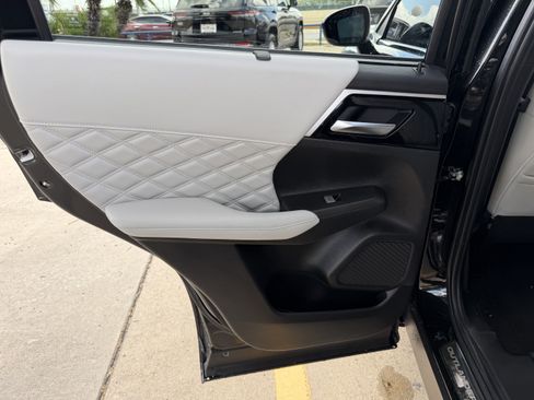 Used 2024 Mitsubishi Outlander SEL Black Edition AWD/4WD image 15