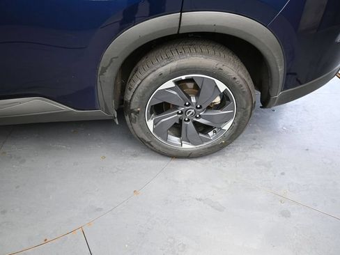 Used 2025 Nissan Rogue SV FWD image 12