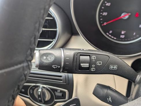 Used 2021 Mercedes-Benz GLC 300 image 33