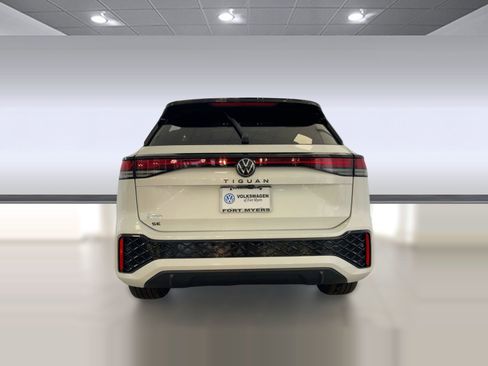New 2026 Volkswagen Tiguan SE R-Line image 10