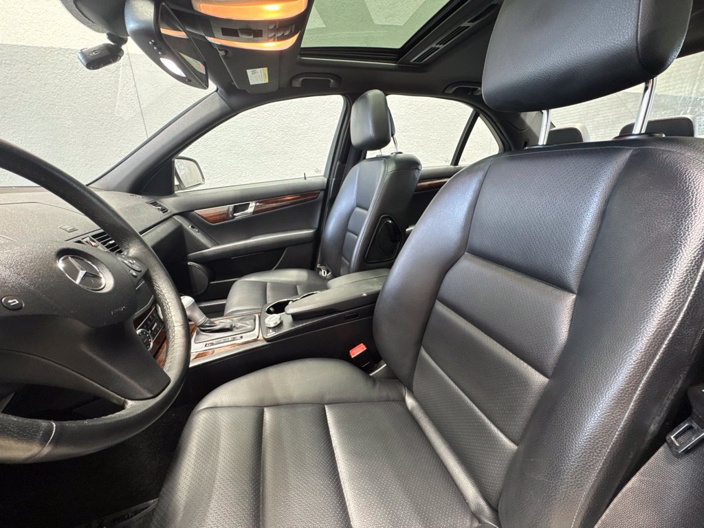 Used 2009 Mercedes-Benz C 300 Sedan image 11