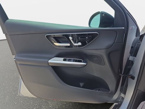 Used 2024 Mercedes-Benz GLC 300 4MATIC image 26