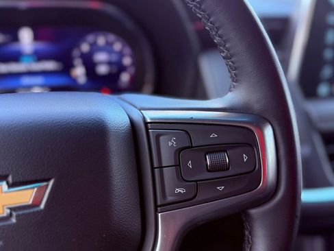 Used 2024 Chevrolet Suburban LT image 18