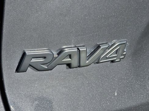 Used 2019 Toyota RAV4 LE image 12