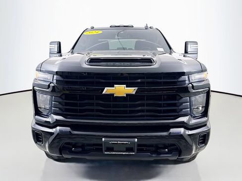 Used 2024 Chevrolet Silverado 2500 Custom w/ Custom Value Package image 2