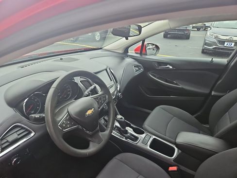 Used 2017 Chevrolet Cruze LT w/ Convenience Package image 8