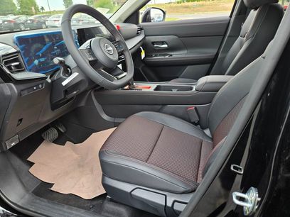 New 2026 Nissan Kicks SR w/ Cold Weather Package