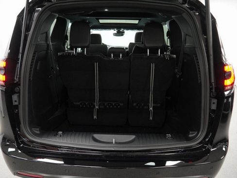 New 2026 Chrysler Pacifica Limited w/ S Appearance Package image 30