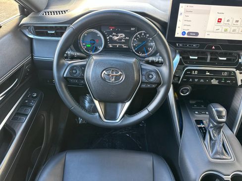 Used 2023 Toyota Venza Nightshade image 15