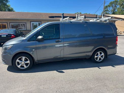 Used 2017 Mercedes-Benz Metris image 3