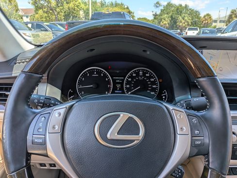 Used 2014 Lexus ES 350 w/ Luxury Package FWD image 26