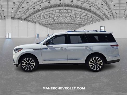 Used 2022 Lincoln Navigator Reserve image 4