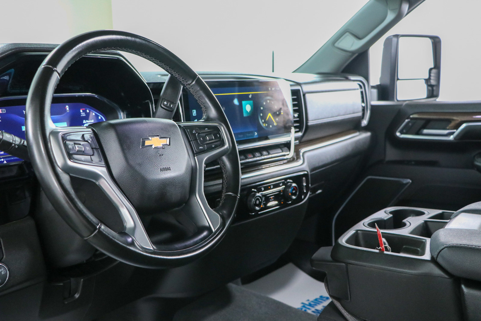 Used 2024 Chevrolet Silverado 2500 LT AWD/4WD image 23