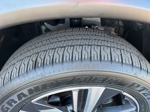 Used 2025 Nissan Rogue SL w/ SL Premium Package image 38