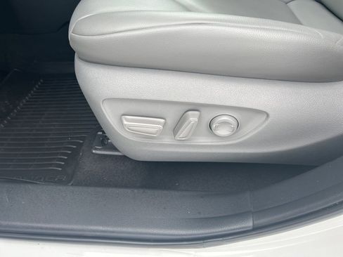 Used 2022 Toyota Highlander XLE image 18