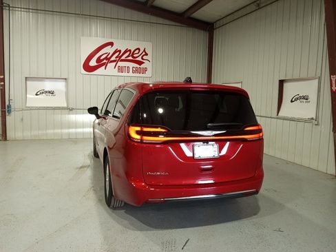 New 2026 Chrysler Pacifica Select image 3
