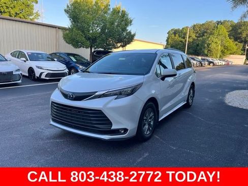 Used 2025 Toyota Sienna XLE FWD image 35