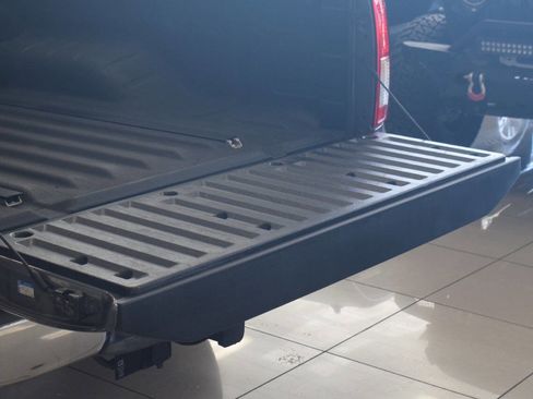 Used 2016 Nissan Frontier SV w/ SV Value Truck Package RWD image 27