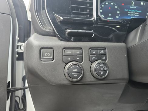 Used 2022 Chevrolet Silverado 1500 ZR2 w/ Technology Package image 21