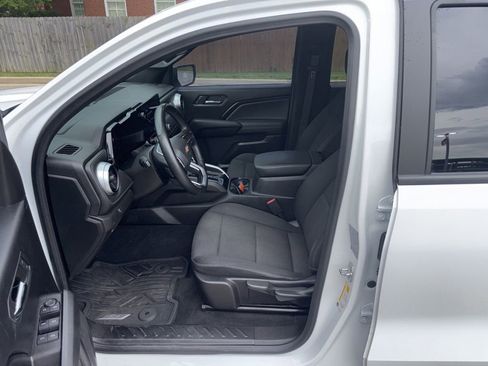 Used 2024 Chevrolet Colorado LT w/ LT Convenience Package RWD image 9