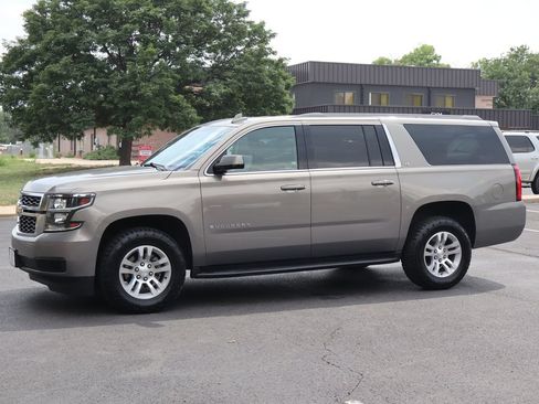 Used 2019 Chevrolet Suburban LT RWD image 10