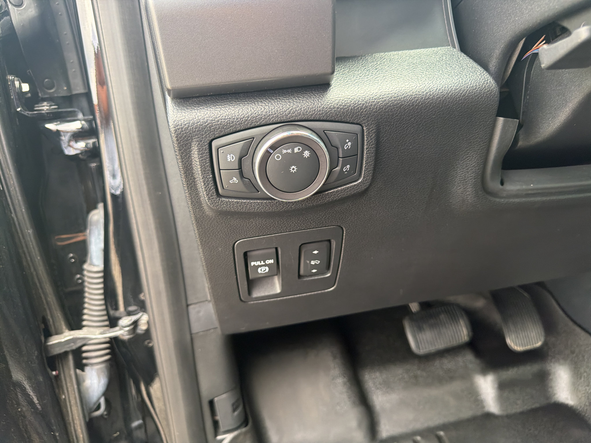 Used 2018 Ford F150 XLT w/ Equipment Group 302A Luxury AWD/4WD image 13