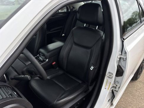 Used 2023 Chrysler 300 Touring L RWD image 17