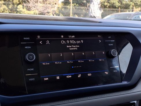 Certified 2024 Volkswagen Taos SE w/ Panoramic Sunroof Package image 9