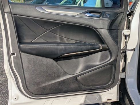 Used 2015 Lincoln MKC FWD image 9