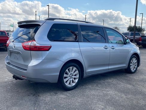 Used 2016 Toyota Sienna XLE image 5
