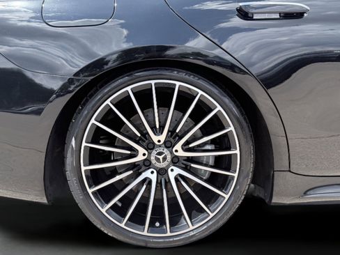 Used 2022 Mercedes-Benz S 580 4MATIC Sedan w/ AMG Line Package image 11