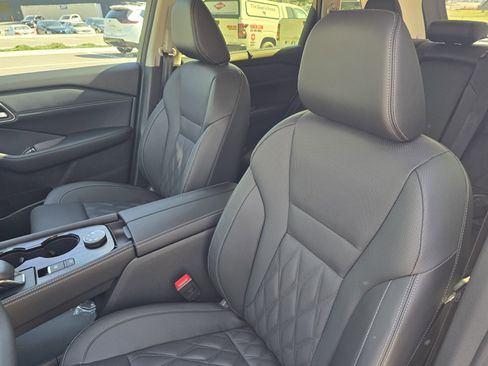 New 2026 Nissan Rogue Platinum AWD/4WD image 12