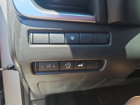 Used 2025 Nissan Rogue SV AWD/4WD image 27