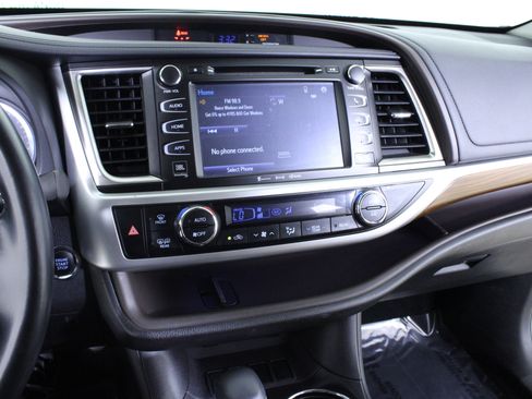 Used 2017 Toyota Highlander Limited image 27