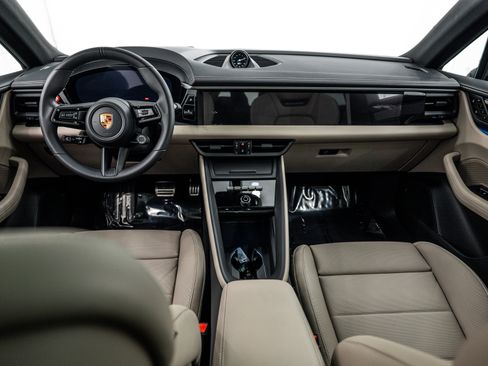 Certified 2025 Porsche Macan 4S Electric AWD/4WD image 13