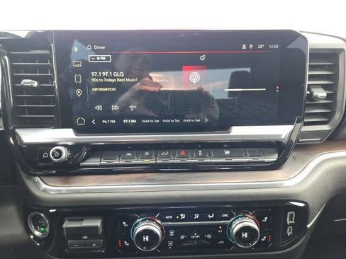 Used 2025 GMC Sierra 1500 SLT image 30