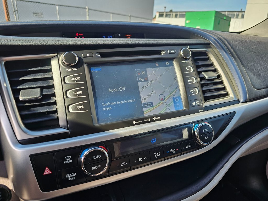 Used 2018 Toyota Highlander XLE AWD/4WD image 27