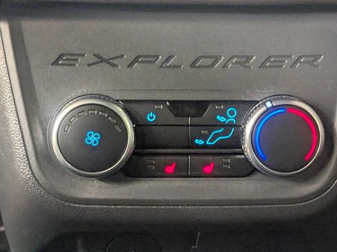 Used 2025 Ford Explorer Platinum image 18