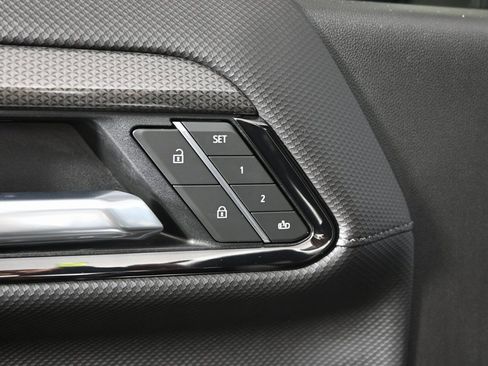 Used 2025 Chevrolet Silverado 2500 ZR2 w/ Technology Package image 20