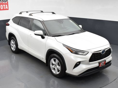 Used 2023 Toyota Highlander LE AWD/4WD image 24